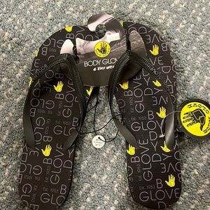 NWT Body Glove Black men’s flip flops Size 11